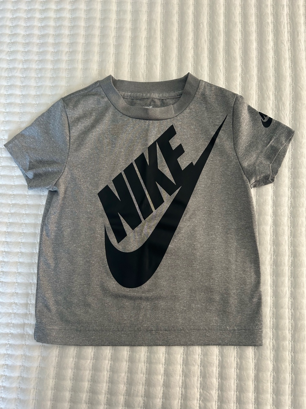 Nike 3T Bundle Short Sleeve Graphic Tees. - Picture 4 of 9